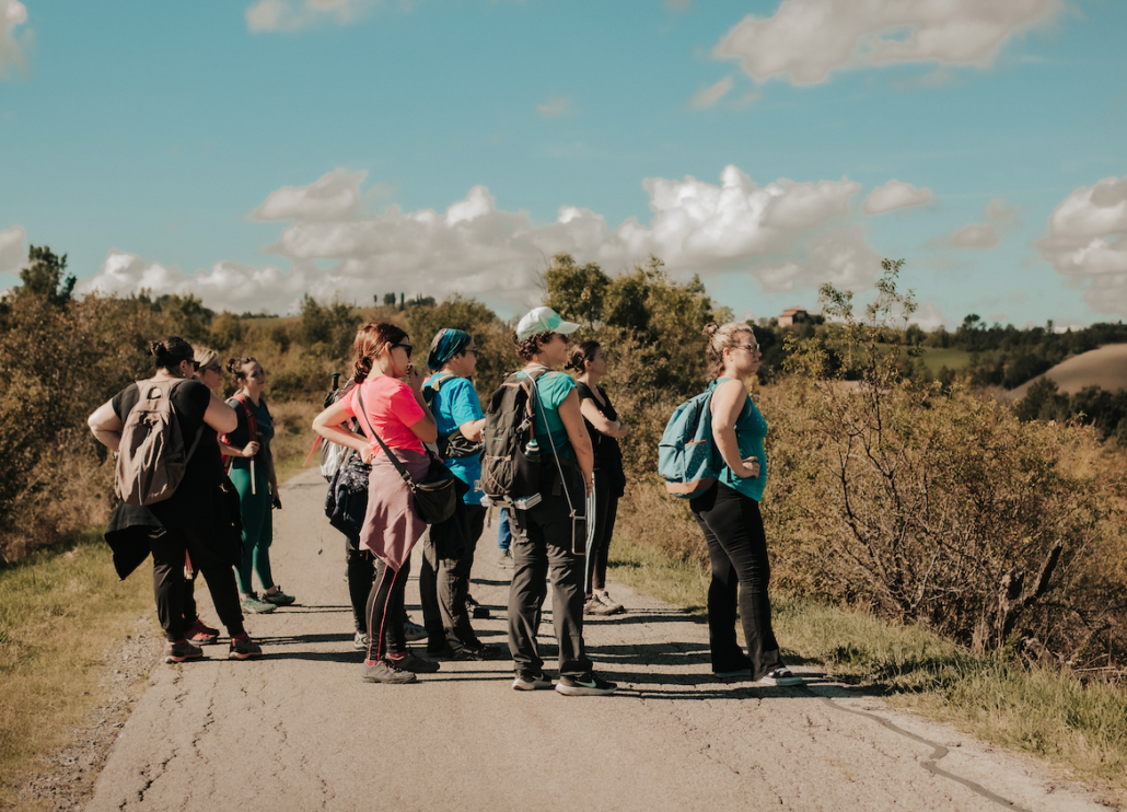 Camminare tra i calanchi di Pianoro - Weekend "Scrittura e cammino" di Destinazione Umana. Foto di Valentina Bontà